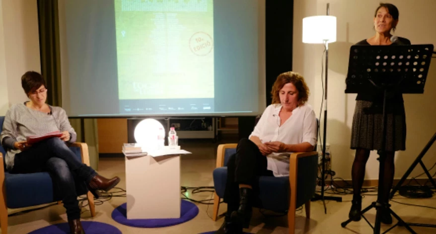 L'actriu Àngels Torrens va llegir els poemes de Carme Guasch