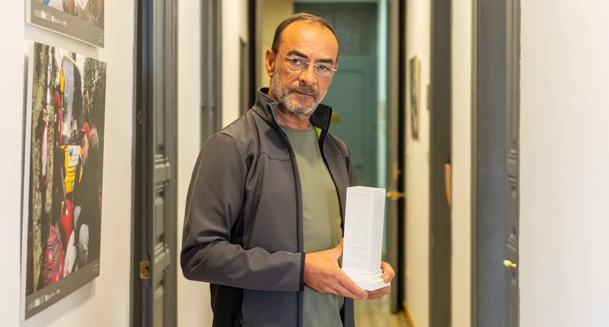 Xavier Roqueta amb la Mosca que ha fet