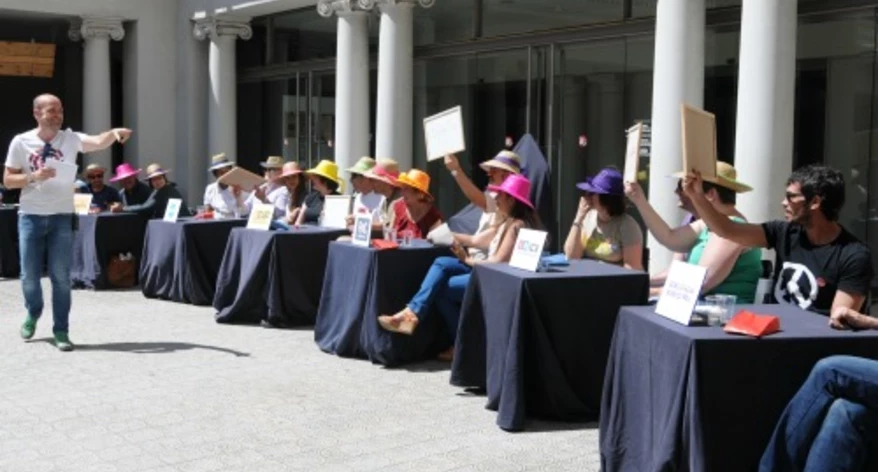 Tots els equips mostraven el resultat a les proves en una pissarra.