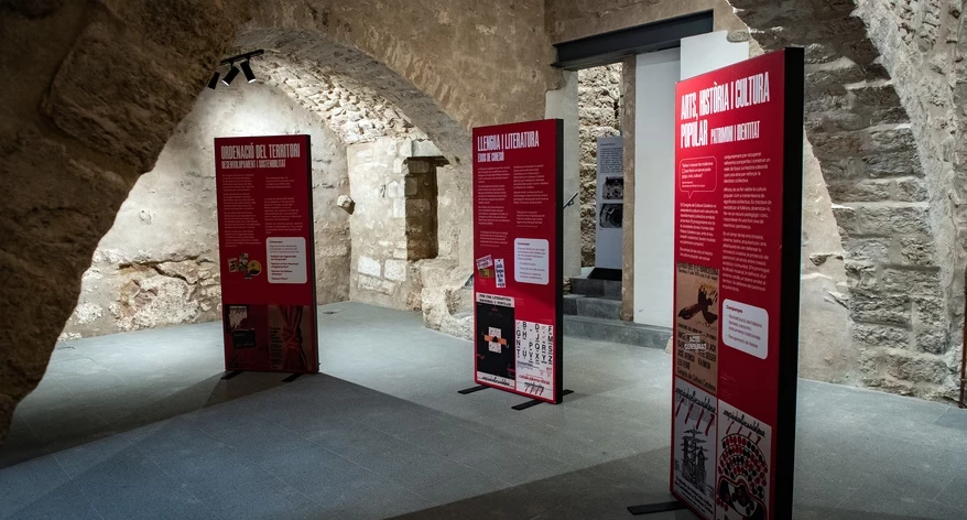 L'exposició "Imaginar, compartir,construir", a la Casa Solterra de Girona.