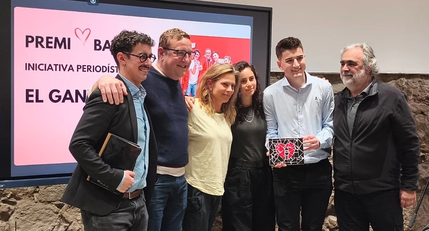 L'equip del Ganxo, rebent el premi a la iniciativa periodística.