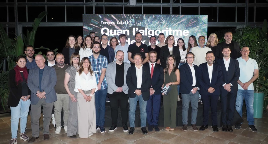Foto de família de la III Nit de la Comunicació.