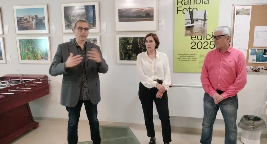 Un moment de la inauguració de l'exposició a Pont de Molins.