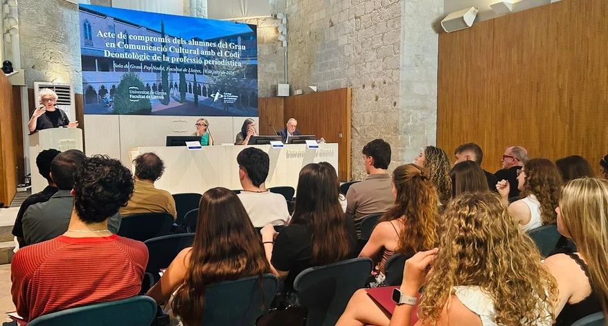 Un moment de l'acte de compromís amb el Codi Deontològic.