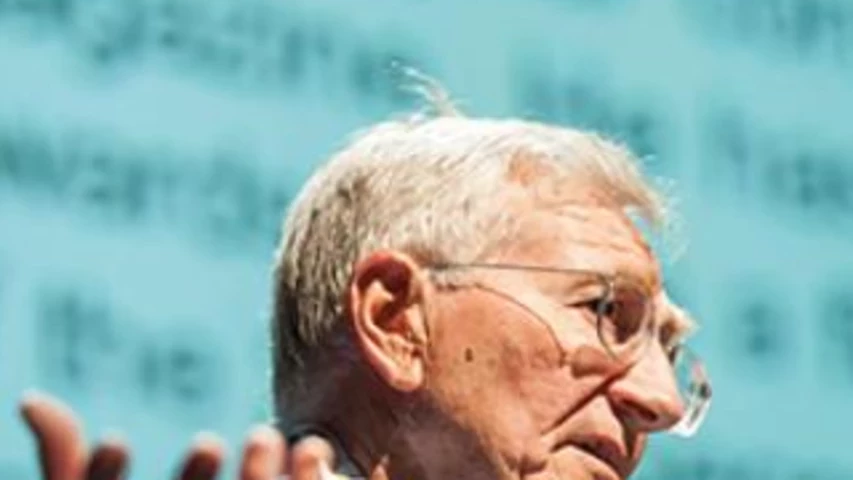Seymour Hersh durant la seva conferència a Barcelona. Foto: Vicente Pruna