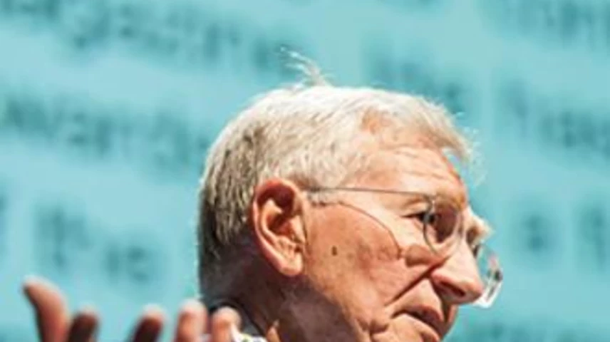 Seymour Hersh durant la seva conferència a Barcelona. Foto: Vicente Pruna