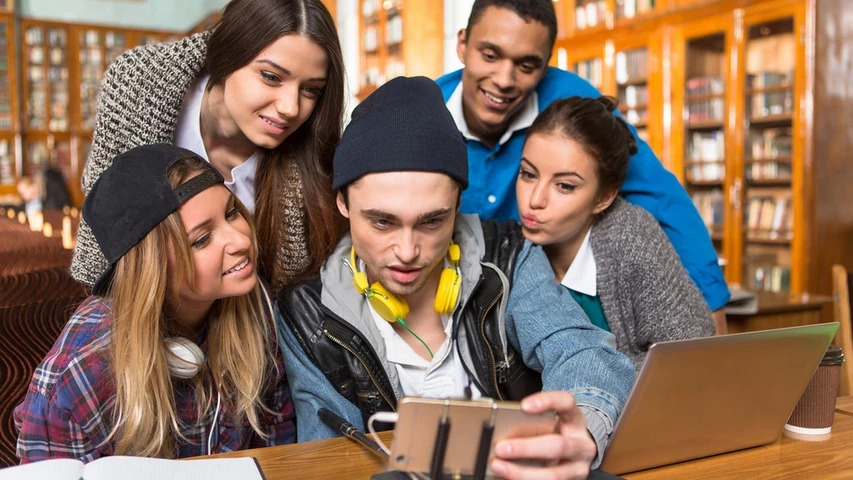 adolescents-universitat-de-kiev.jpg