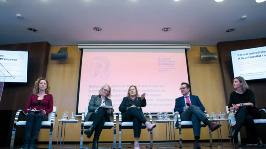 D'esquerra a dreta: Lourdes Ballarín, Carme Colomina, Maria José Recoder, Joan Vives i Sara Sans. 