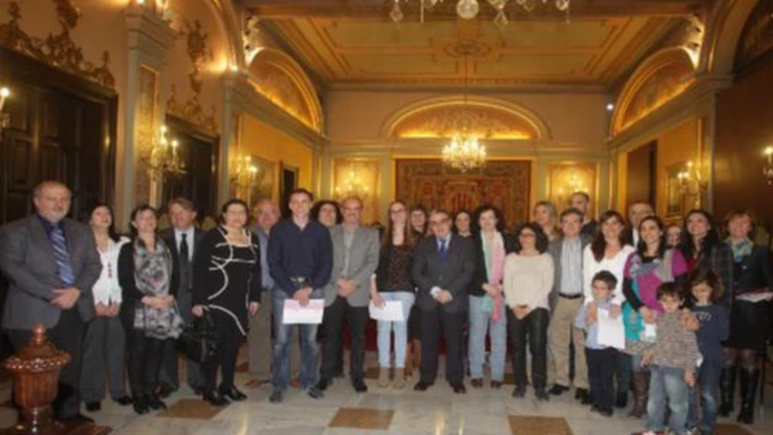 Els guardonats amb les autoritats. Foto: Hermínia Sirvent