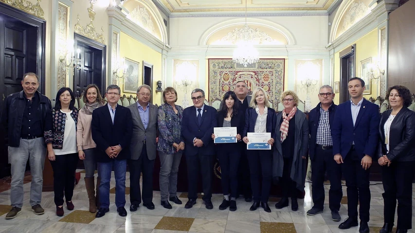 Les guardonades amb les autoritats locals i els membres del jurat.