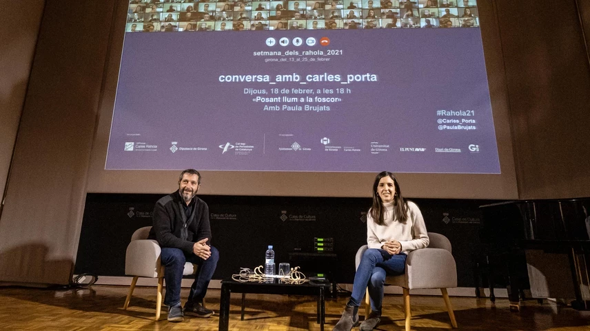 Carles Porta, abans de començar la conversa amb Paula Brujats.