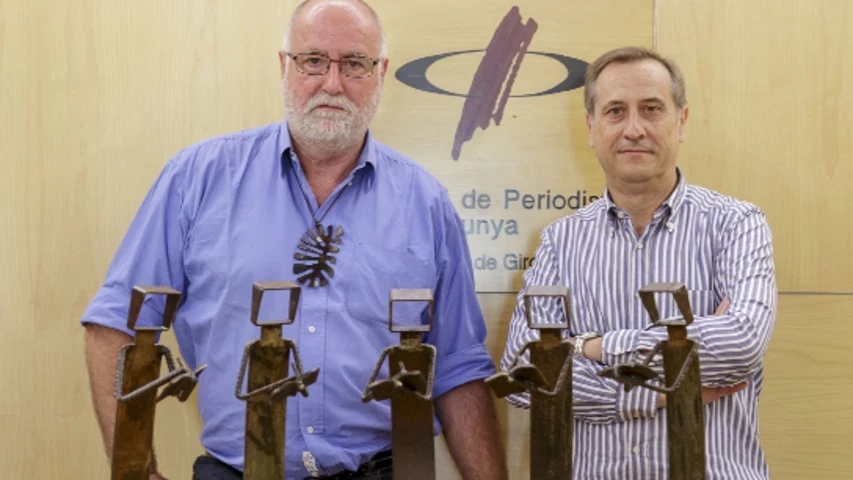 Xavier Raventós, autor de les Mosques 2013, i Narcís Genís, president de la Demaració de Girona del Col·legi