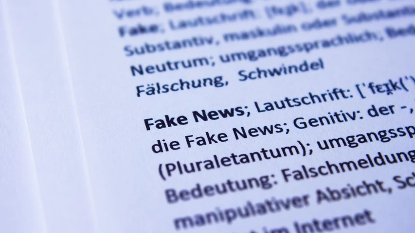 fakenews-definicio-christoph-scholz-flickr.jpg