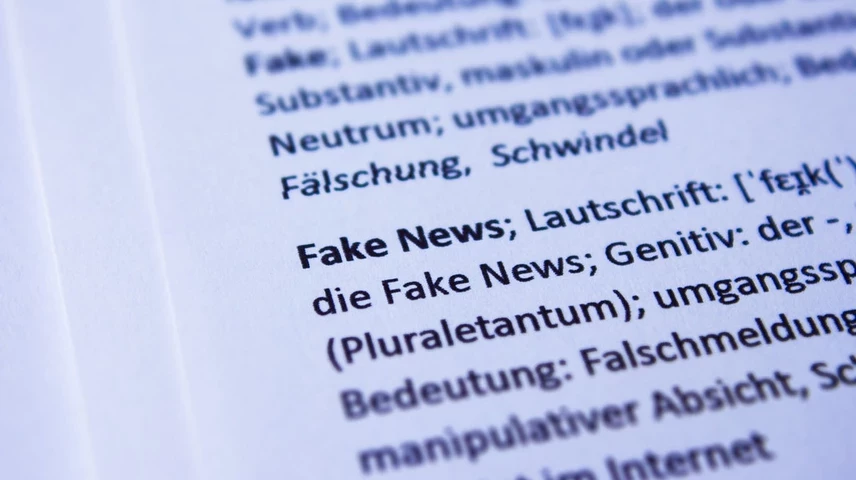 fakenews-definicio-christoph-scholz-flickr.jpg