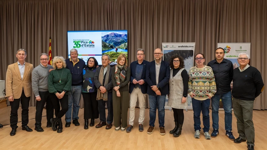 foto-de-familia-del-jurat-del-premi-pica-destats.jpg