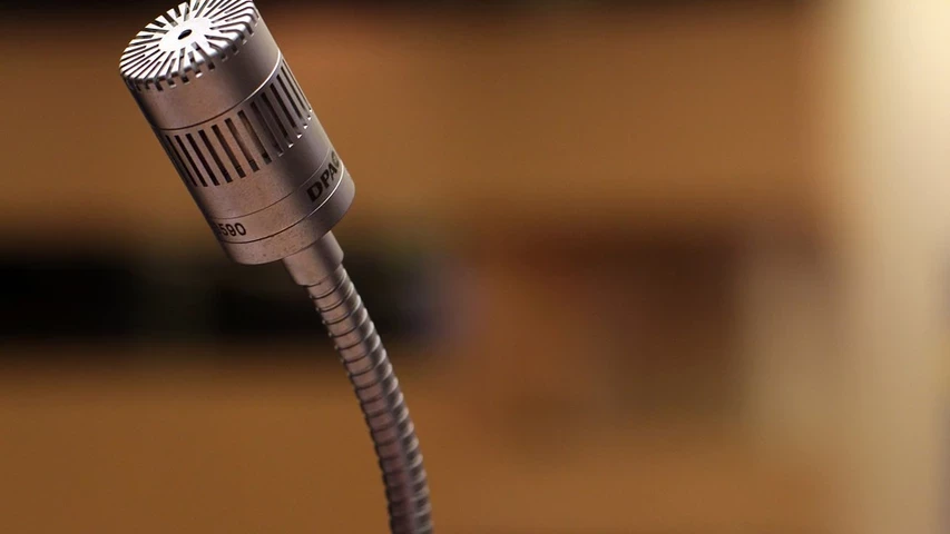 microphone-2316268-960-720.jpg
