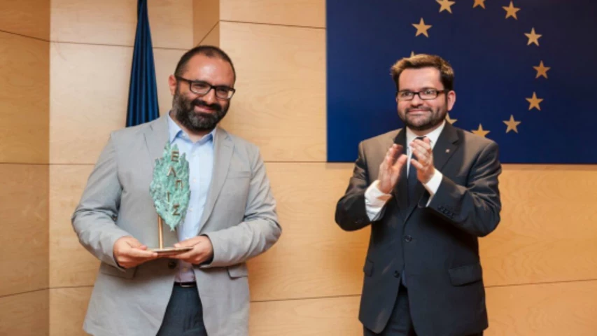 nick-malkoutzis-amb-premi-ernest-udina-acompanyat-de-roger-albinyana.jpg