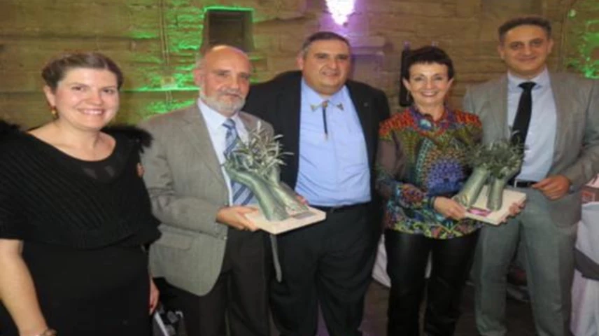 El president del CPC Lleida -al mig- amb els premiats. 