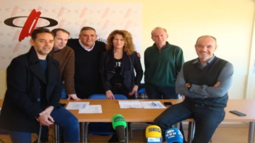 D'esquerra a dreta: Alfons Schwartz –director Onda Cero Lleida; Jordi Sebastià –UA1; Rafa Gimena –president CPCLleida; Roser Perera –delegada Catalunya Ràdio Lleida; Jesús Riverola –director RNE Lleida; i Josep Lluís Cadena –Cadena Ser Lleida.