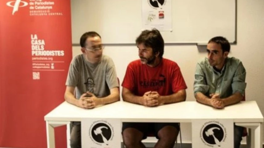 Presentació del Concurs d´Humor Gràfic en Drets Laborals a Manresa a càrrec d'Ermengol Gassiot (al centre), Francesc Sol (a la dreta) i Moisès Rial.