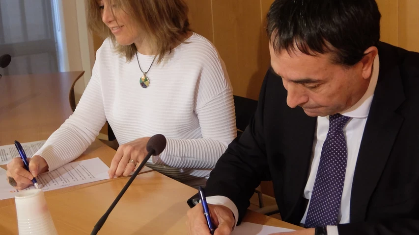 signatura-conveni-amb-repsol.jpg