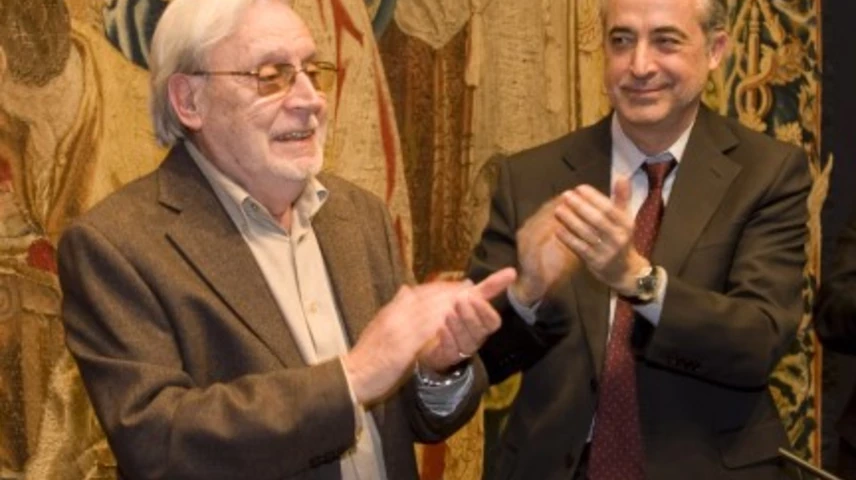 Narcís-Jordi Aragó, el dia que va rebre el premi Ofici de Periodista, al costat de l'aleshores Degà del CPC, Josep Carles Rius. (Foto: Sergio Ruiz))