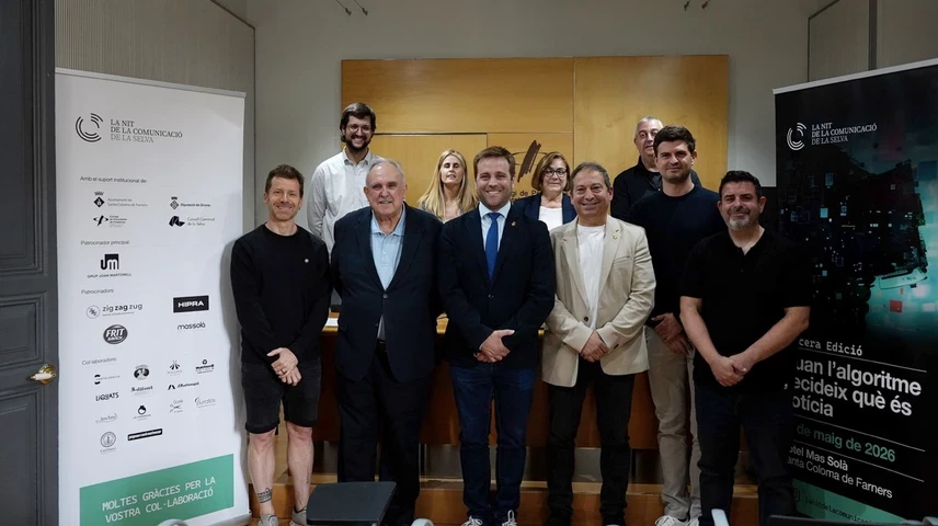 Foto de grup dels organitzadors i col·laboradors de la Nit de la Comunicació de la Selva. 