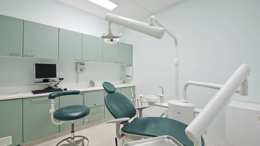 dentist-2530983-1280.jpg