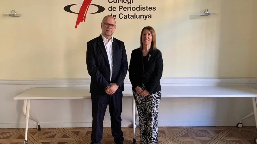 El degà del Col·legi de Periodistes de Catalunya, Joan Maria Morros, i la degana de l'ICAB, Cristina Vallejo, durant la trobada institucional celebrada el 4 de maig de 2026.