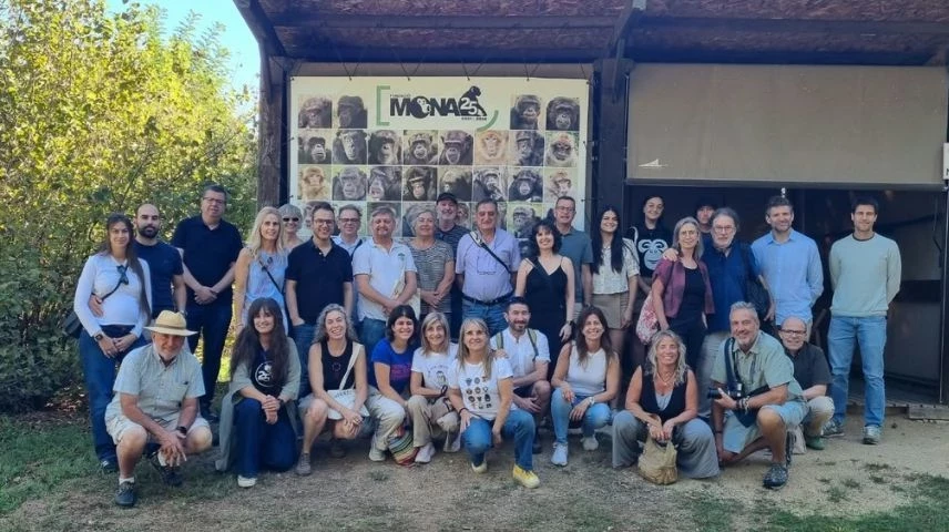Foto de grup dels assistents a la visita a la Fundació MONA.