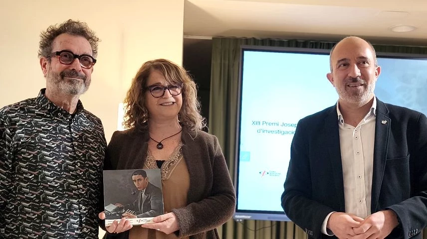 Els directors del documental, Joan Torrents i Mireia Prats, i l'alcalde de Manresa, Marc Aloy.