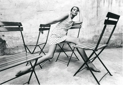 La model i dissenyadora Elsa Peretti al Tifanny's el 1966. Foto: Oriol Maspons