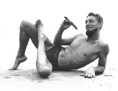 L'escriptor i editor Carlos Barral a  Calafell el 1960. Foto: Oriol Maspons