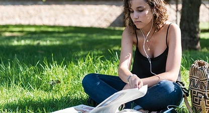 Universitats i joves