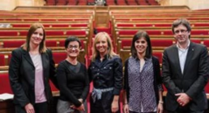 D'esquerra a dreta, Alicia Alegret (PP), Marta Ribas (ICV), Marisa Xandri (PP), Marta Vilalta (ERC) i Carles Puigdemont (CiU). Foto: Sergio Ruiz