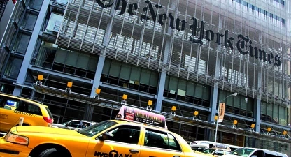 La coneguda façana del NYT al centre neuràlgic de Nova York