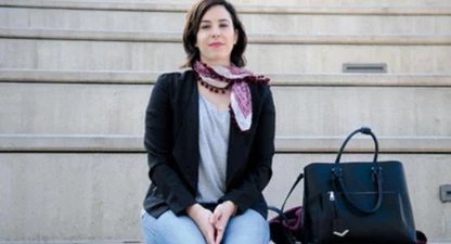 Alba Casanovas té 27 anys i treballa en el sector de la comunicació corporativa (Foto: José Luis Gómez Galarzo)