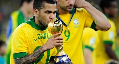 dani-alves-periodistes.jpg