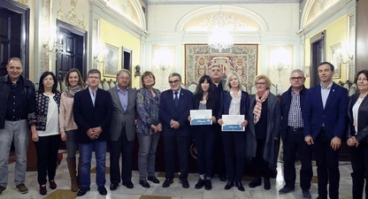 Les guardonades amb les autoritats locals i els membres del jurat.
