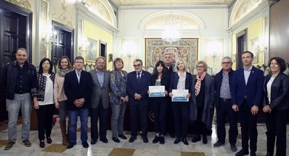 Les guardonades amb les autoritats locals i els membres del jurat.