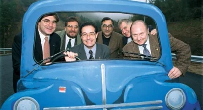 L'exalcalde de Manresa Jordi Valls (primer per l'esquerra) en una imatge de la mostra.  (S. Redó)