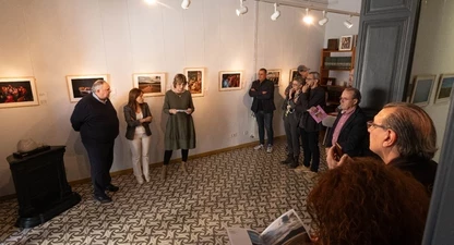 La inauguració de «RaholaFoto2023» a la seu del Col·legi de Periodistes de Girona.