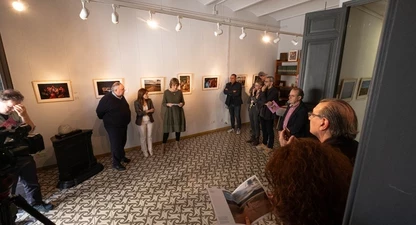La inauguració de «RaholaFoto2023» a la seu del Col·legi de Periodistes de Girona.