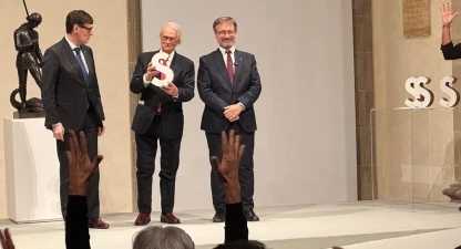 Guillem Carles Gonel recollint el premi