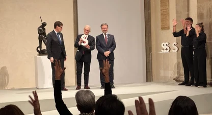 Guillem Carles Gonel recollint el premi