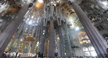 interior-sagrada-familia-barcelona.jpeg