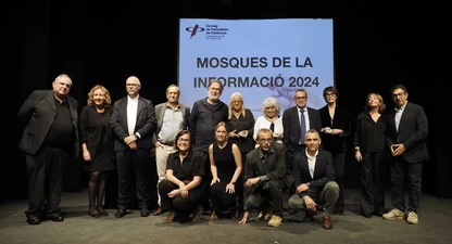 Foto de família de les Mosques de la Informació 2024