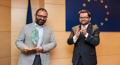 nick-malkoutzis-amb-premi-ernest-udina-acompanyat-de-roger-albinyana.jpg