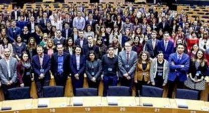 parlament-beques.jpg