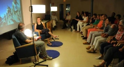 Núria Picas, ahir al vespre, a la sala d'actes del Casino de Manresa  (Foto: S. Redó. Regió7)